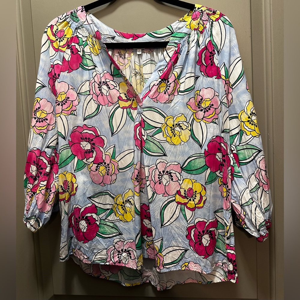 Crown & Ivy Size L Floral Rayon V-Neck Blouse EUC